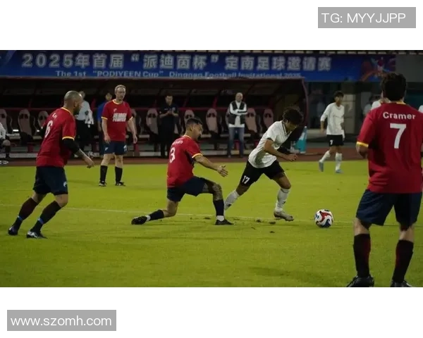 足球射门挑战赛：球星对决，谁能打破最强纪录，挑战极限技巧